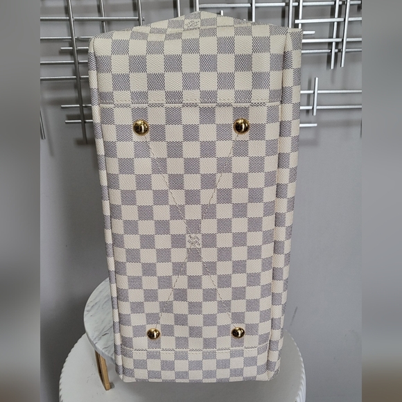 Louis Vuitton Artsy MM, Damier Azur, Like New Condition - Picture 10 of 16